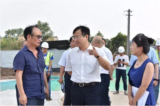 鐘書記走訪國際醫(yī)學項目現(xiàn)場，冒酷暑、送服務、解難題