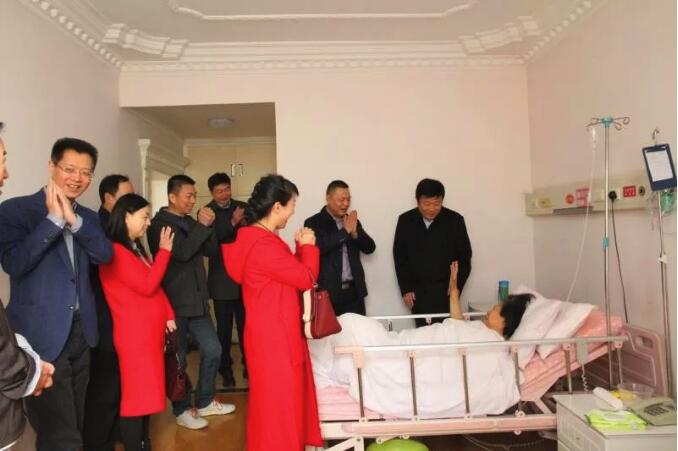 大年初一！公司領(lǐng)導(dǎo)為堅(jiān)守崗位的員工拜年！