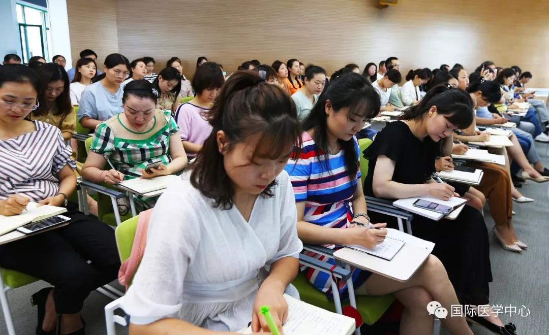 西安國際醫(yī)學(xué)中心舉辦為期兩天的科主任、護士長培訓(xùn)