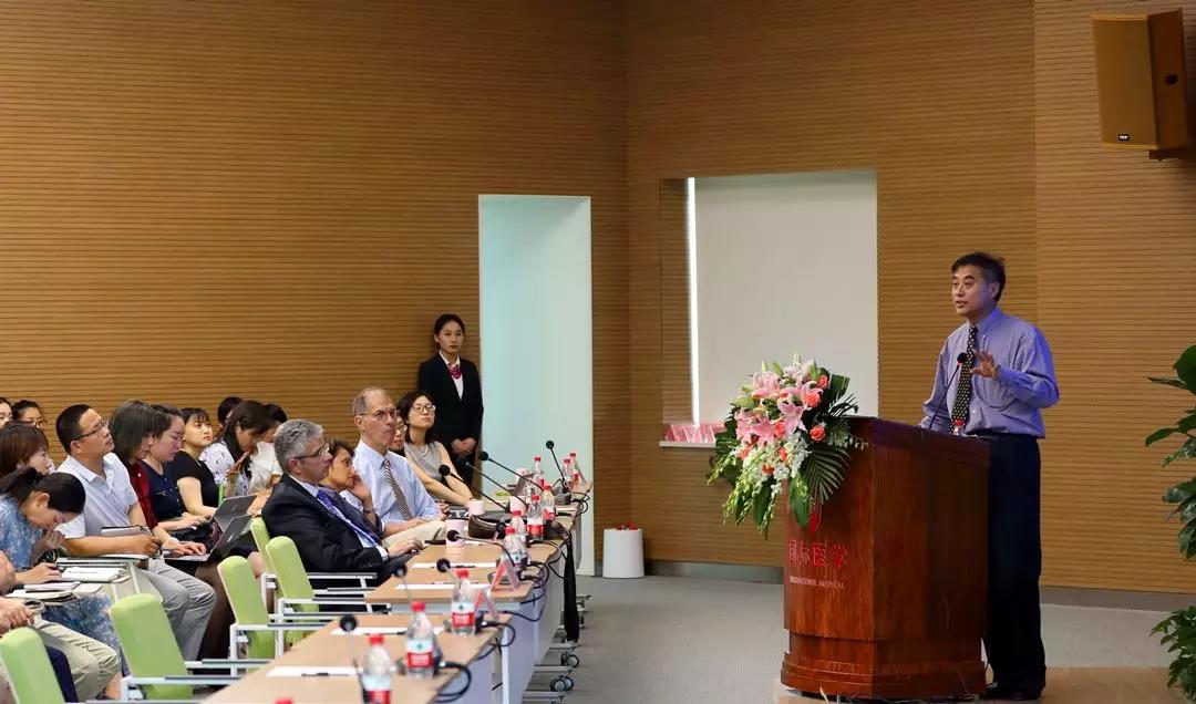 美國醫(yī)療專家走進西安國際醫(yī)學(xué)中心，開展國際醫(yī)療合作