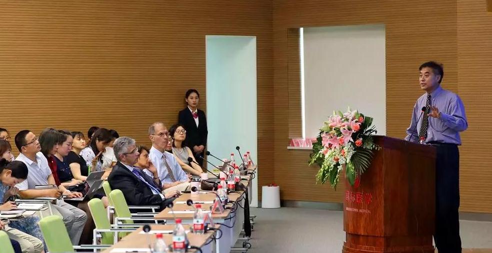 美國(guó)醫(yī)療專(zhuān)家走進(jìn)西安國(guó)際醫(yī)學(xué)中心，開(kāi)展國(guó)際醫(yī)療合作