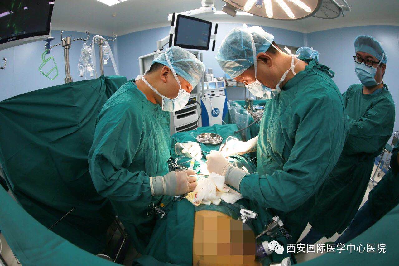 重磅！我院成功完成西北首例四代達芬奇機器人輔助房間隔缺損修補術(shù)