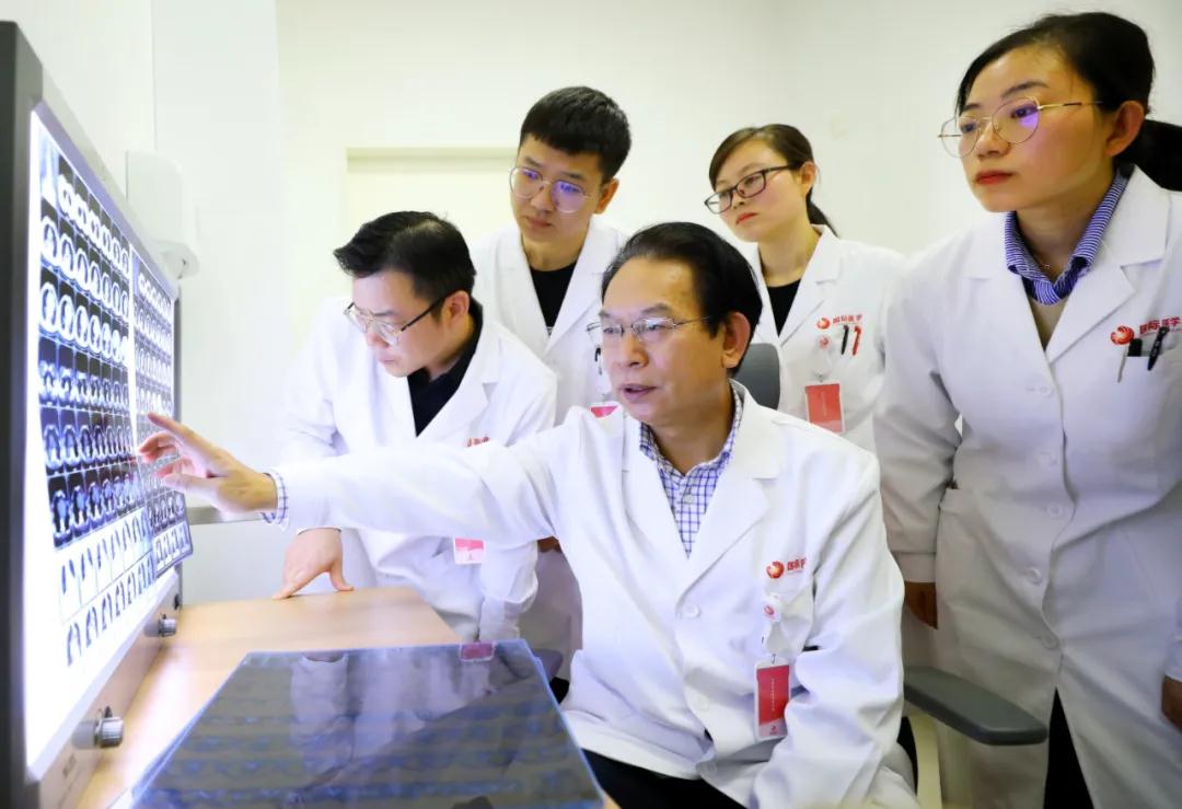 二三里醫(yī)療—南克?。鹤尰颊哂凶饑?yán)的生活