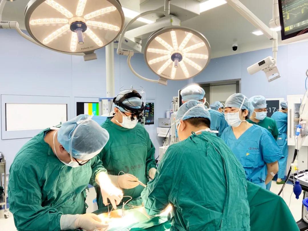 媽媽別害怕，我一直在您身邊——心臟外科又一臺(tái)達(dá)芬奇機(jī)器人二尖瓣置換術(shù)順利完成