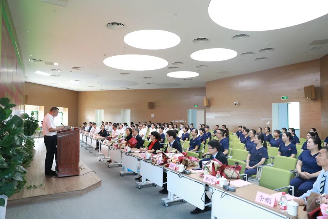 陽光網(wǎng)—昔日并肩戰(zhàn) ，今日敘佳緣 隨州市中心醫(yī)院到國際醫(yī)學(xué)中心醫(yī)院參觀交流