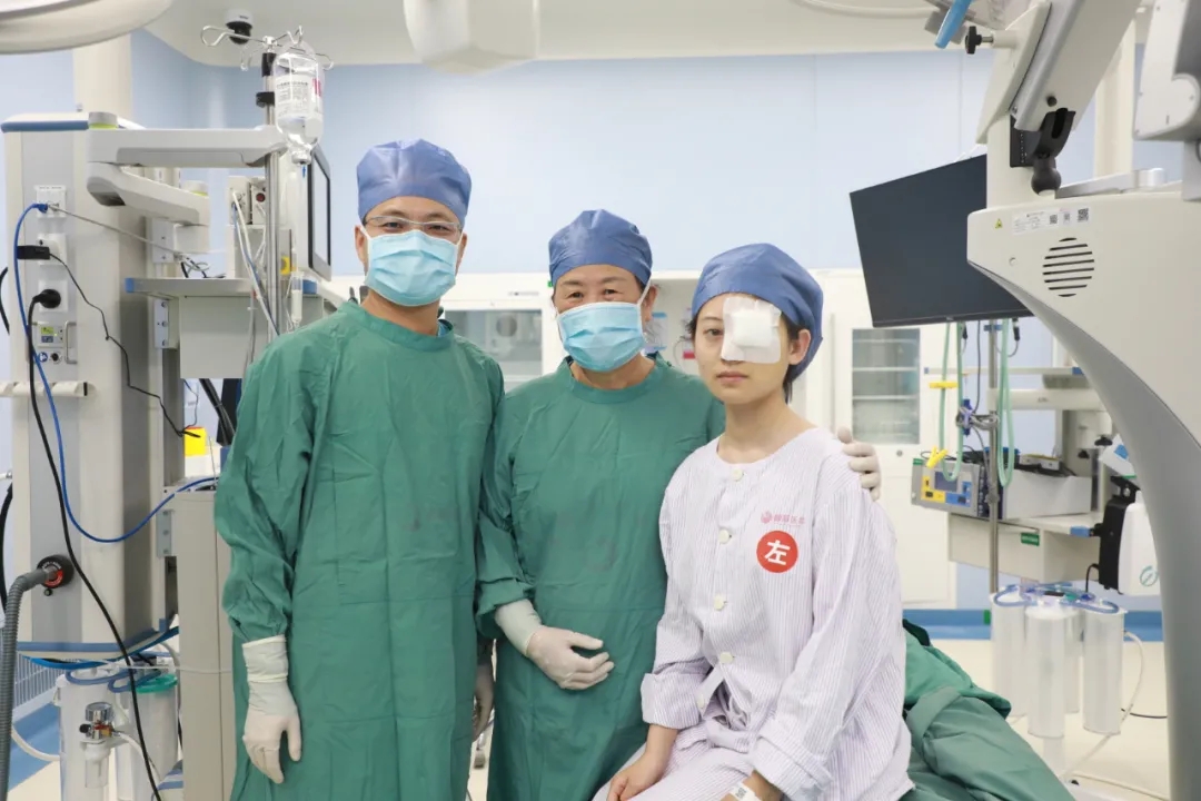 暑期摘鏡潮！18歲女孩開啟“無鏡”人生