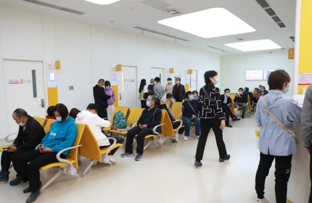 專家提醒：暴飲暴食容易誘發(fā)急性胰腺炎等疾?。?>
				             </a>
                <div   id=