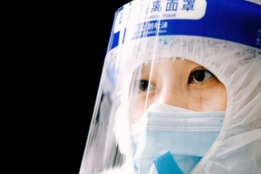 你穿防護(hù)服的樣子，真好看！