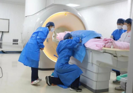 媒體聚焦|“學(xué)習強國”報道“跪地女醫(yī)生”陳寶瑩的感人故事