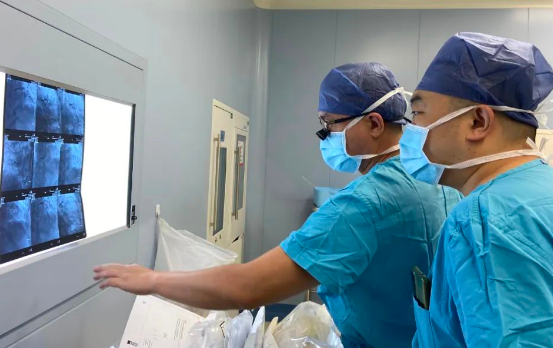 這，就是醫(yī)護人員的“硬核”擔當！