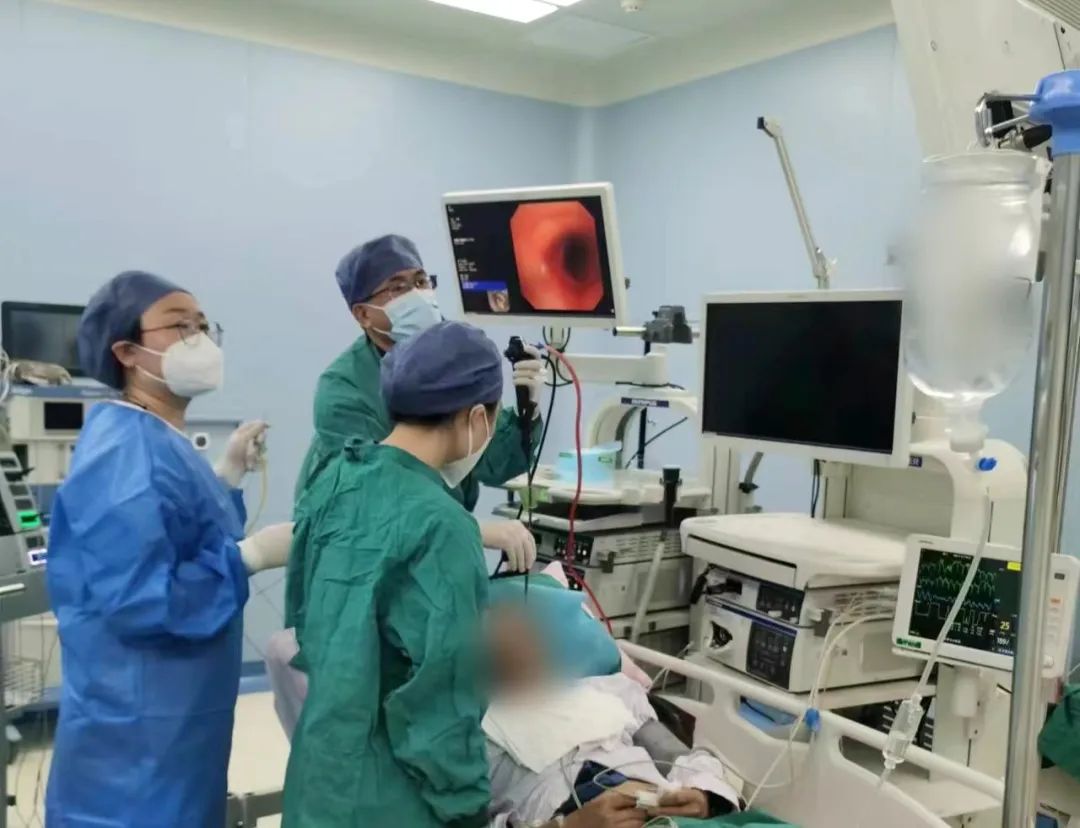 年過(guò)七旬的他，氣管被堵90%！危急時(shí)刻......