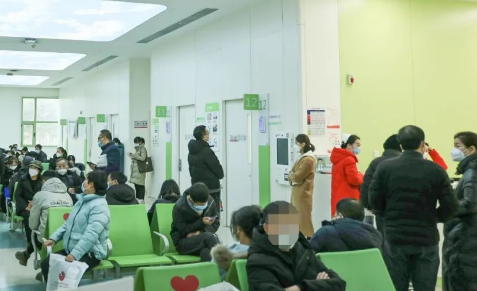 節(jié)后首個(gè)工作日|不停歇，他們?nèi)κ刈o(hù)患者健康！