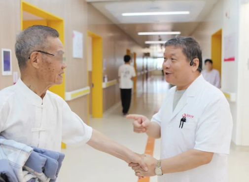 大醫(yī)之道 | 賈宗良：穿上白大褂，患者永遠都是第一位