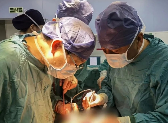 有實力有擔當！他完成了這臺“無人敢接”的高難度手術(shù)
