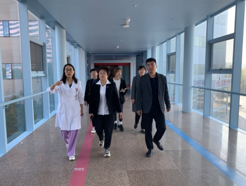 長安區(qū)醫(yī)保經辦中心主任石愛萍一行蒞臨我院參觀交流