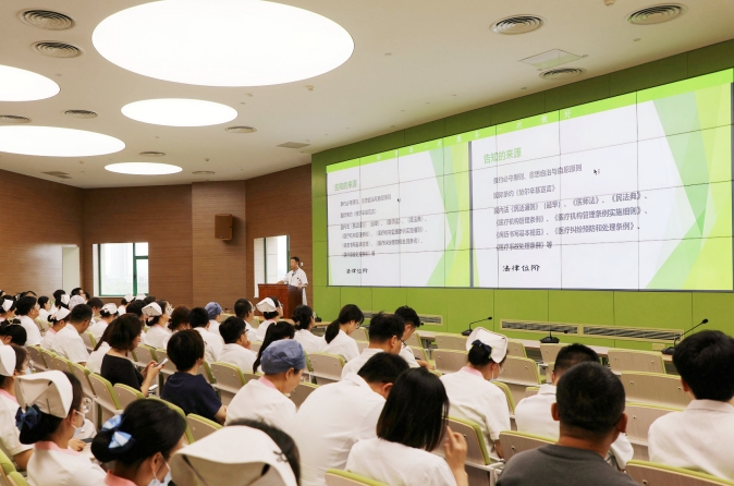 構建和諧醫(yī)患關系——我院舉行醫(yī)患溝通培訓會