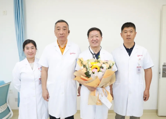 醫(yī)路相伴 感懷師恩！我院開展教師節(jié)慰問活動(dòng)
