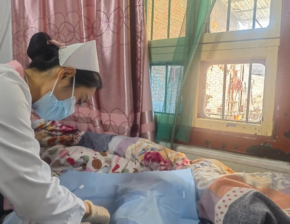 護(hù)理到家，愛(ài)不掉線—— “互聯(lián)網(wǎng)+護(hù)理上門”服務(wù)打造24小時(shí)溫馨守護(hù)！