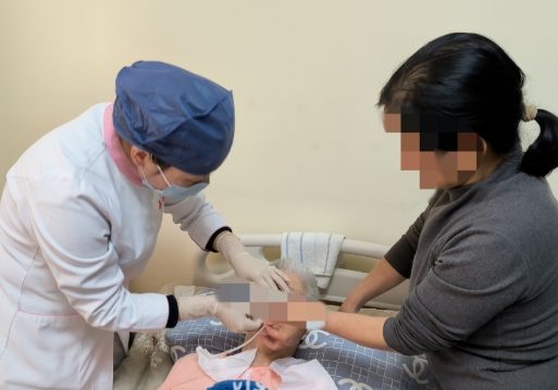 一鍵預(yù)約，專業(yè)到家——西安國際醫(yī)學(xué)中心醫(yī)院“互聯(lián)網(wǎng)+護理上門服務(wù)”為失能老人解憂，讓家屬安心工作