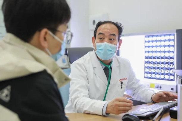 大醫(yī)之道|傅恩清：三十余載，呼吸防線的“工程師”