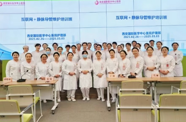 互聯(lián)網(wǎng)+護(hù)理上門(mén)：線上咨詢解難題，專科護(hù)士服務(wù)到家