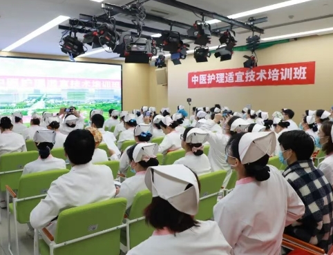 卷技能！護(hù)理骨干集體“充電” 解鎖四大中醫(yī)硬核技術(shù)