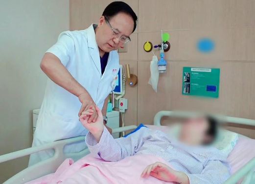 “智能教練”來(lái)了！賀西京團(tuán)隊(duì)用AI為截癱患者“定制”理想步態(tài)