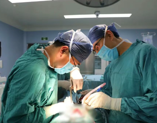 腰痛腿麻，是癌轉(zhuǎn)移？專家一查：竟是比轉(zhuǎn)移更罕見(jiàn)的“元兇”